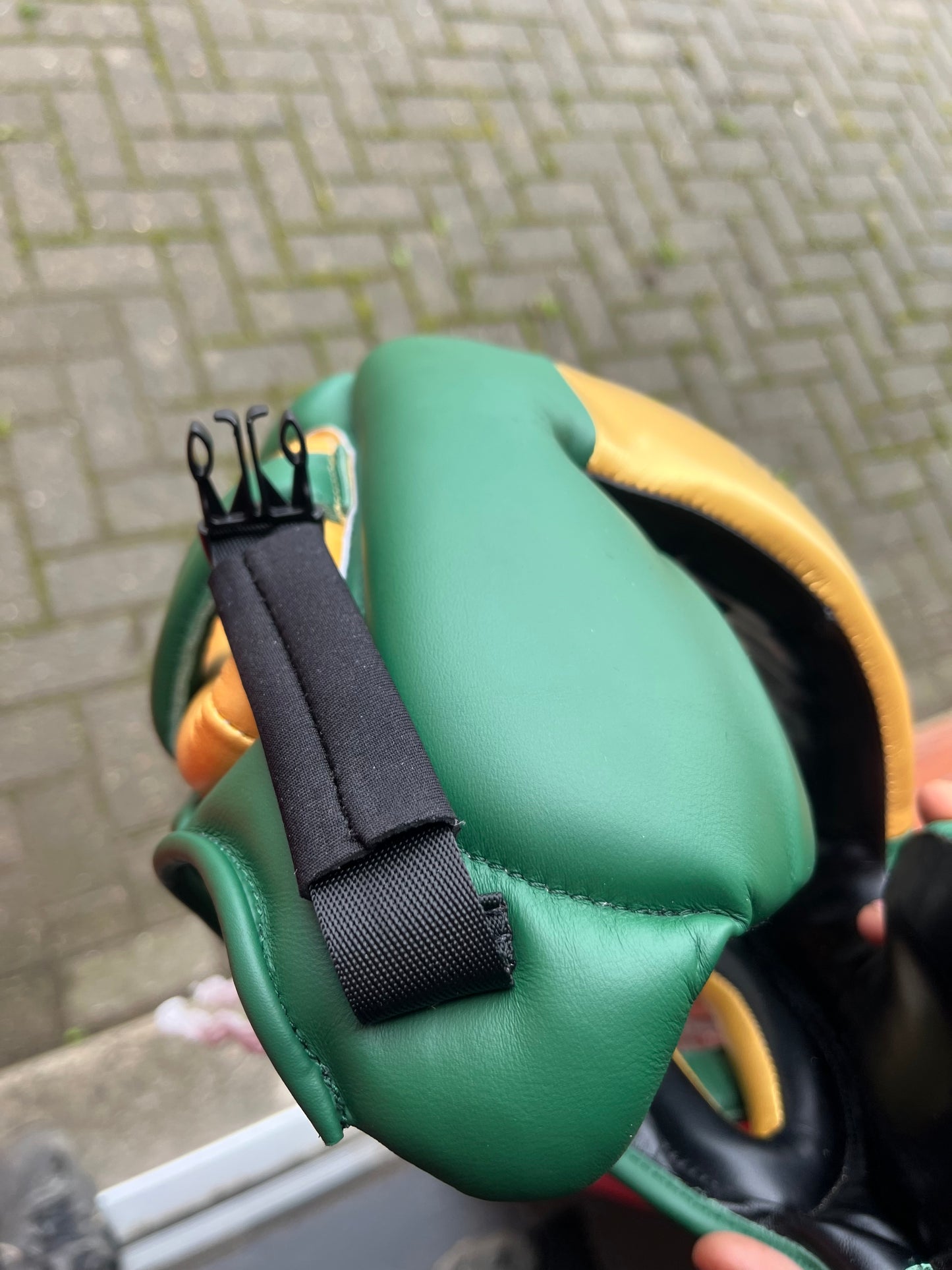 ON BOXING HEADGUARD GREEN/GOLD