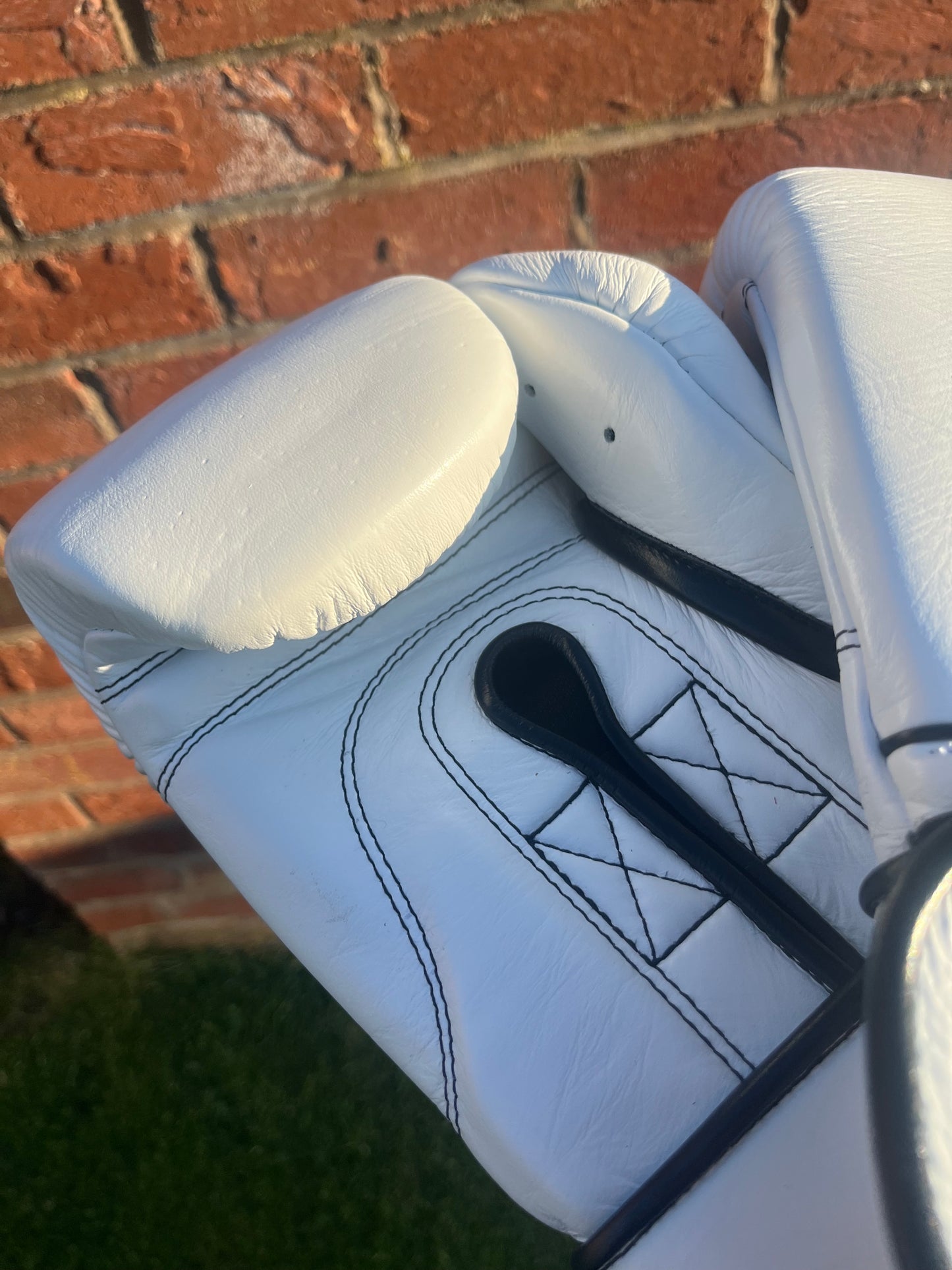 ON BOXING KINGPIN-X - WHITE BLACK