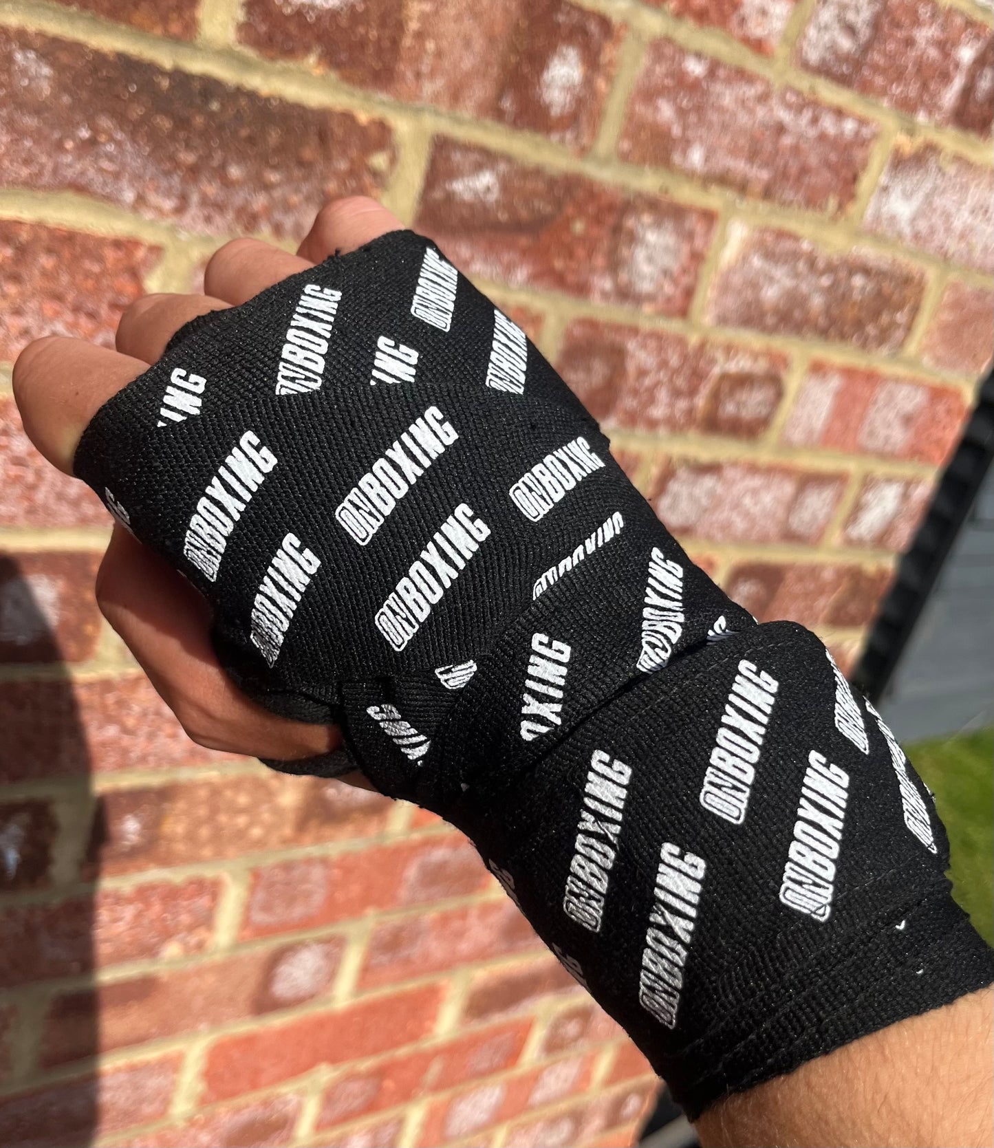 on boxing hand wraps black / white