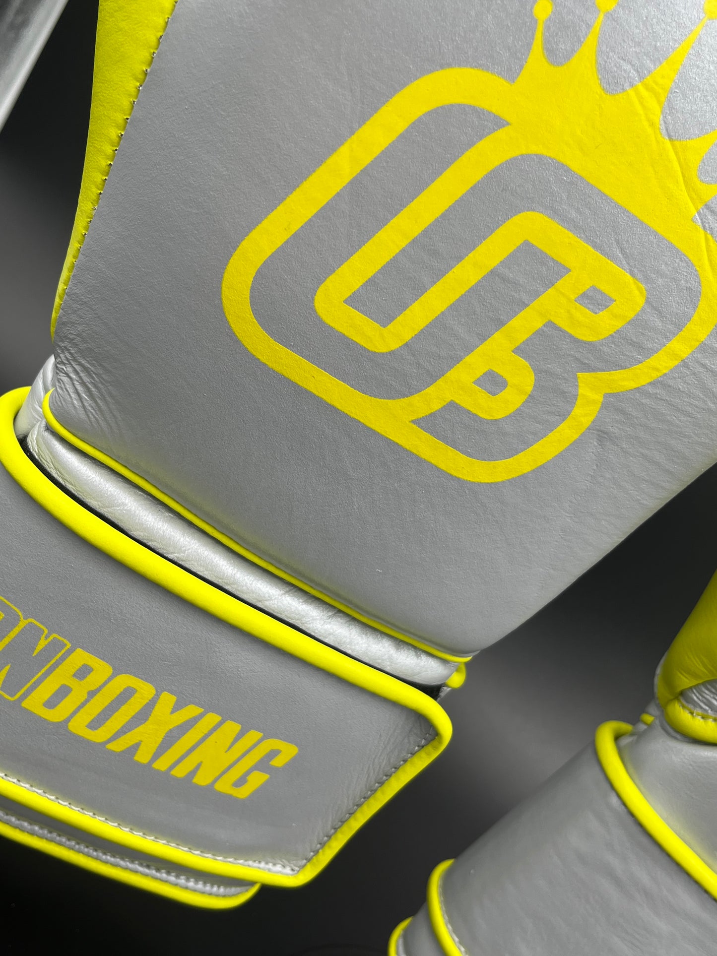 Sparring V1 Silver / Neon Yellow