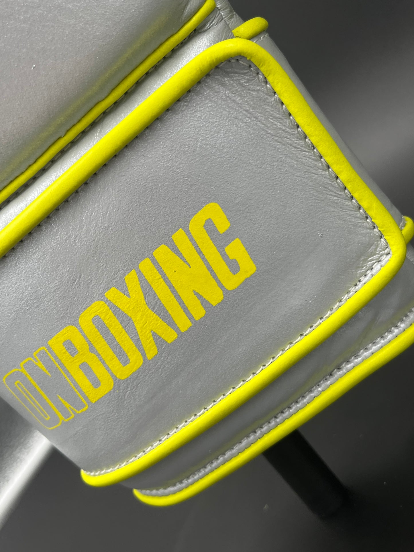 Sparring V1 Silver / Neon Yellow